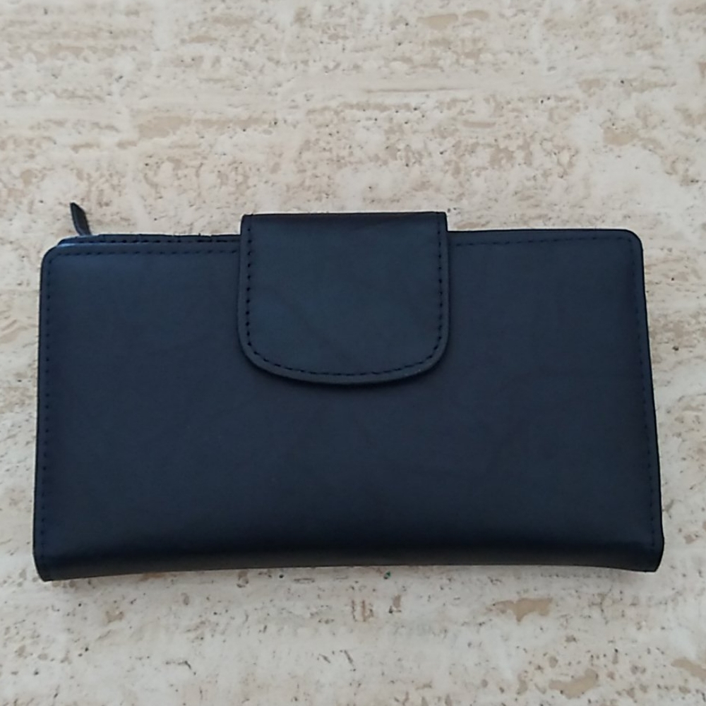NWOT Croft & Barrow navy wallet
